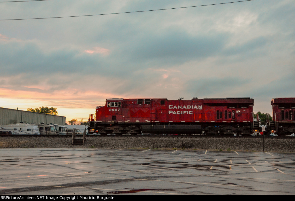 CP ES44AC Locomotive